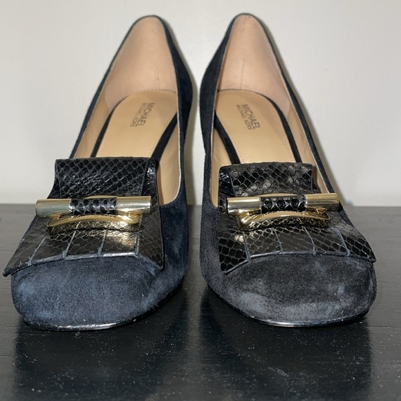 Michael Michael Kors Gloria Kiltie Chunk Heel Suede Shoes. Size 8. - Picture 4 of 13